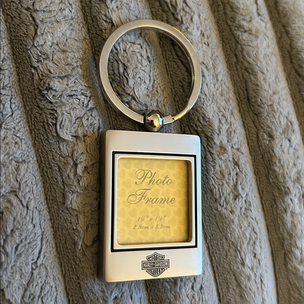 Harley-Davidson Key Ring Picture Frame Style Key Fob with Mirror Key Holder - Picture 4 of 9
